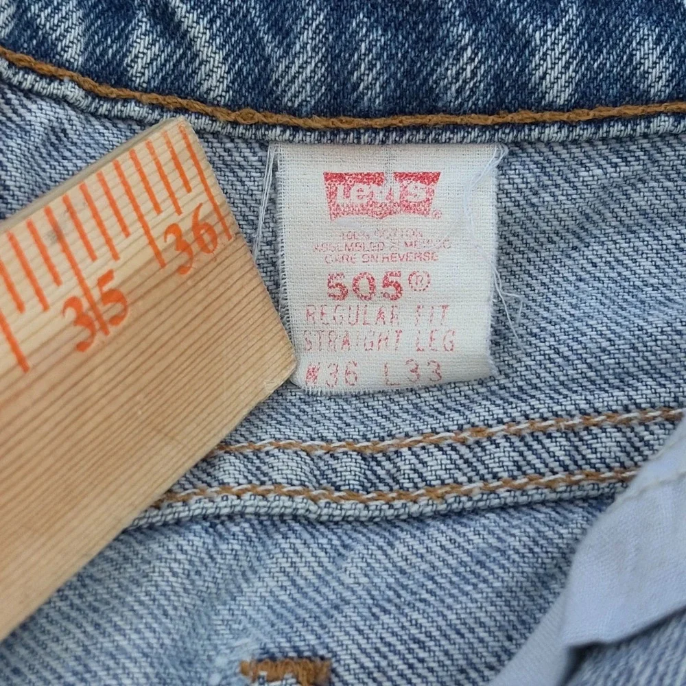 VTG Levis 505 Mens 36x33 Regular Fit Straight Distressed Light Wash Denim Jeans‎